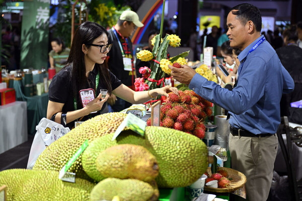 Hainan Winter Fair kicks off in Haikou China
