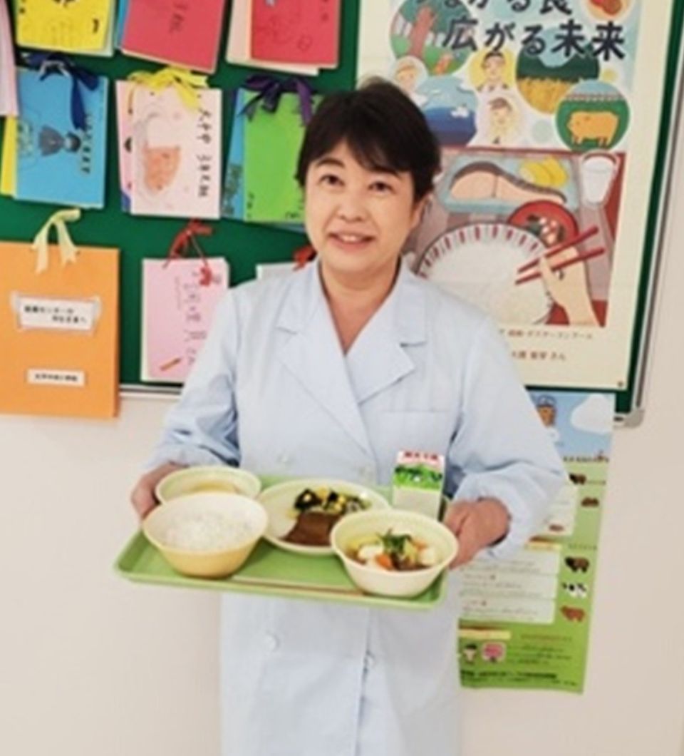 Japan's opposition parties introduce bill to provide free school meals