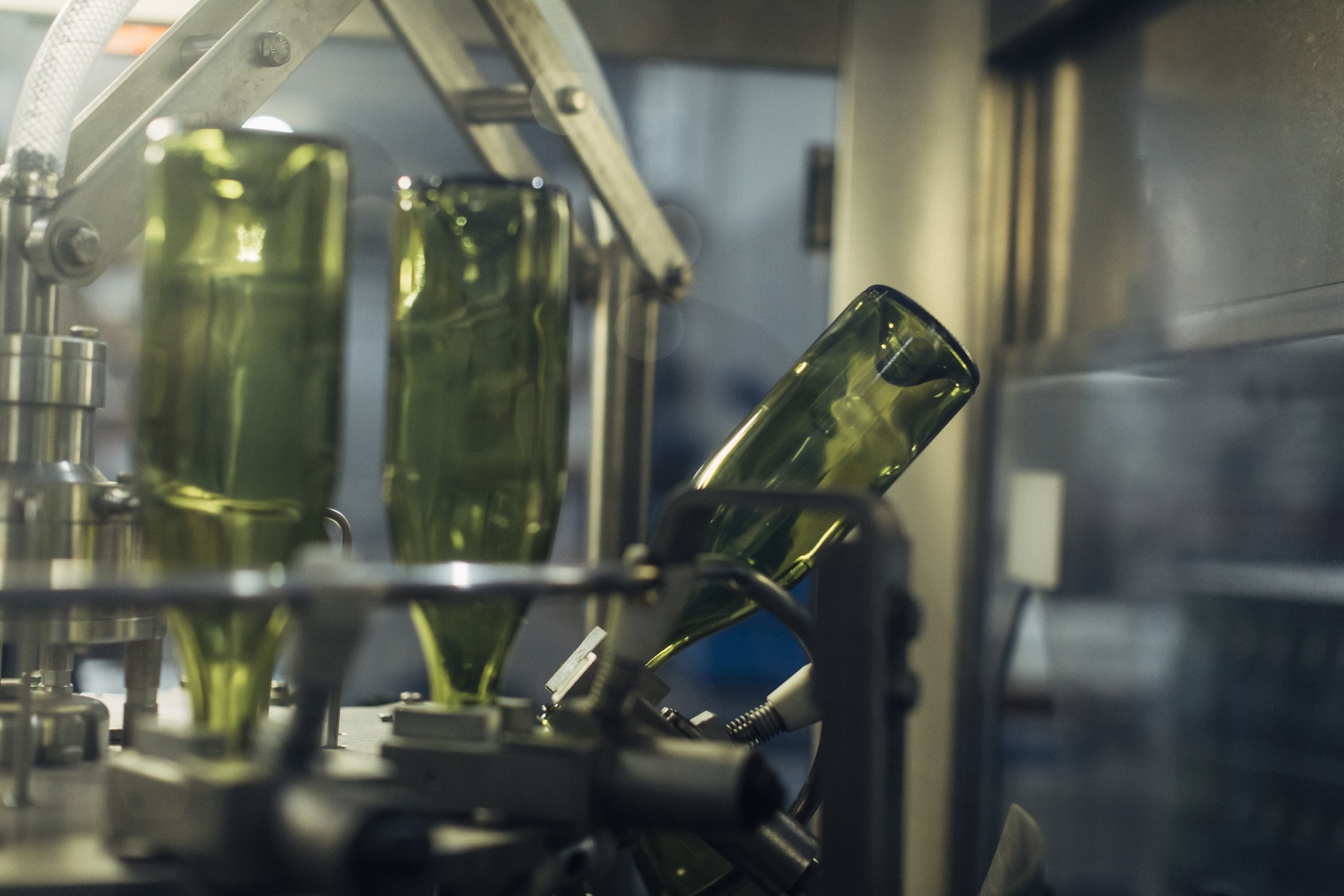 Wine Australia tests feasibility of alternatives to glass bottles for premium wine