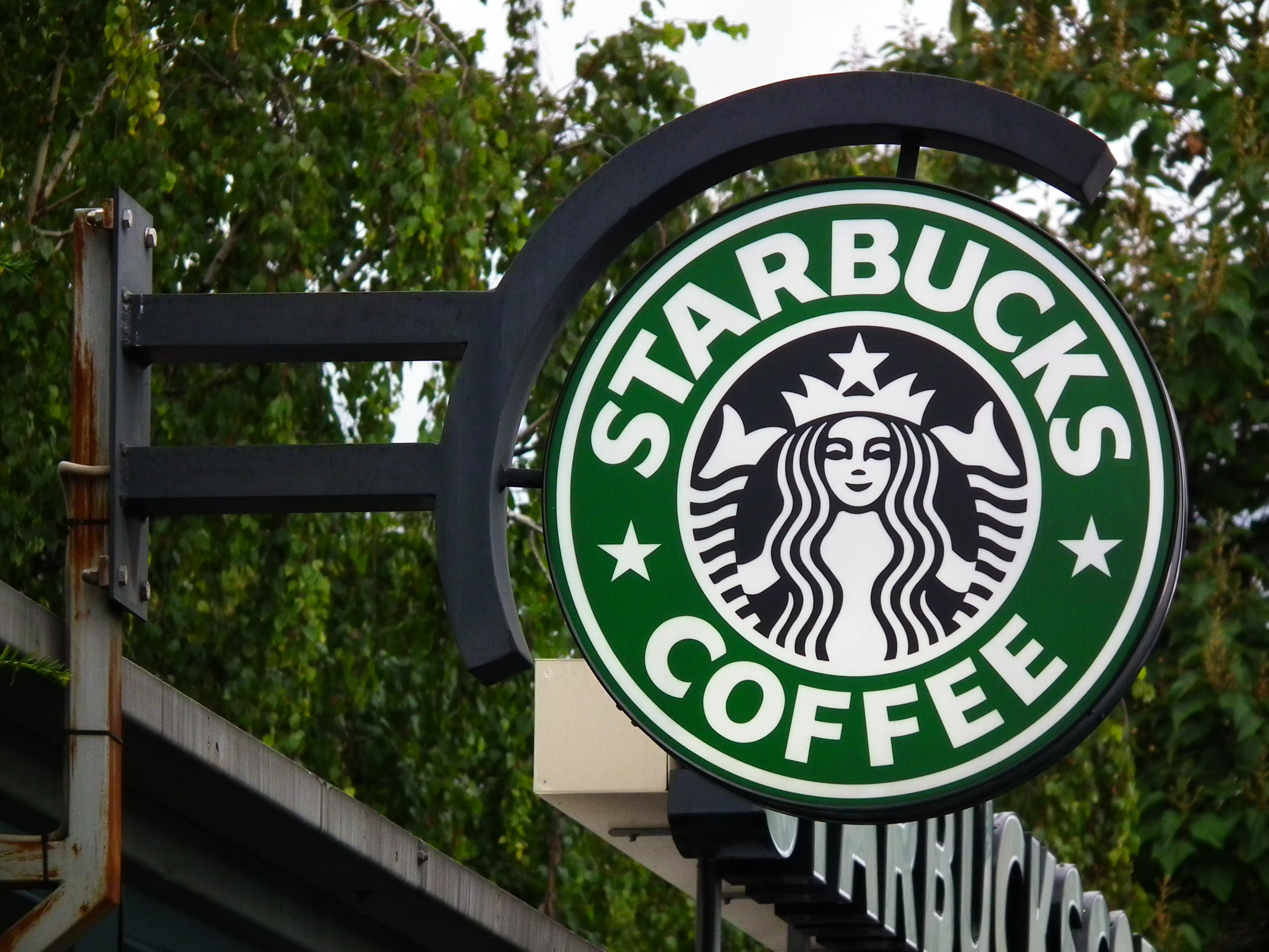 Starbucks to buy out China venture